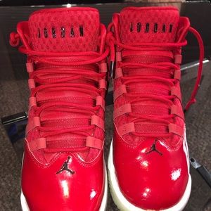 Jordan Max Aura GS “Gym red”